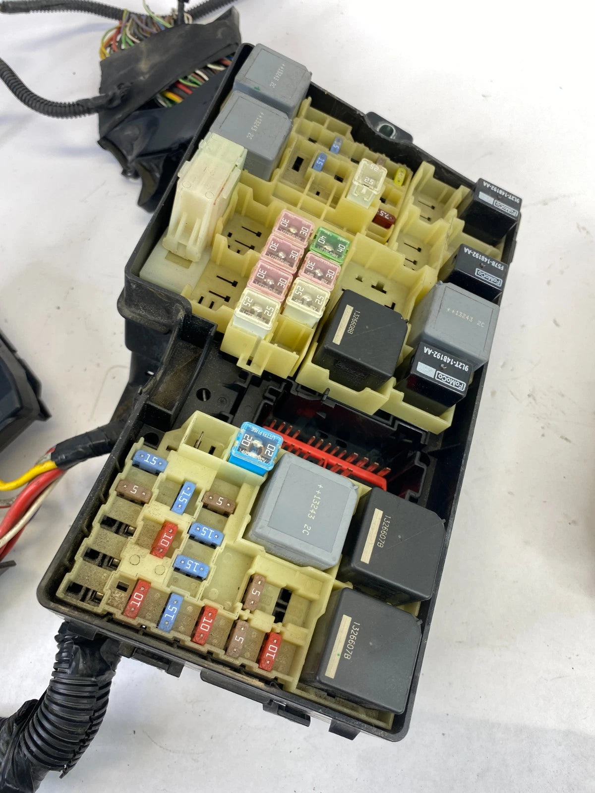 2012-2014 FORD FOCUS 2.0L ENGINE COMPARTMENT FUSE RELAY BOX AV6T-14A067-BV OEM