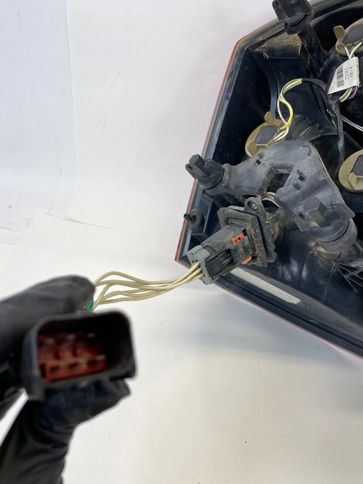 08-10 CHRYSLER 300 SEDAN REAR RIGHT SIDE TAILLIGHT TAIL LIGHT TAILLAMP LAMP OEM