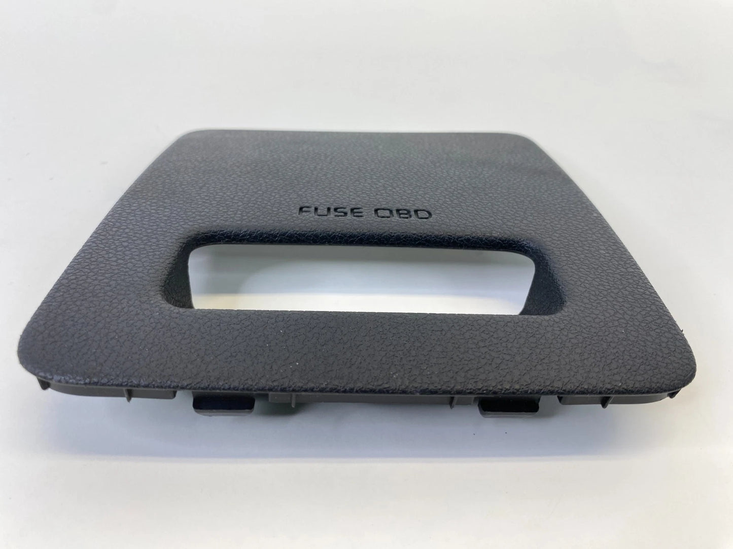 2016-2020 KIA SORENTO DRIVER SIDE DASH FUSE BOX ACCESS COVER 84752-C6000 OEM