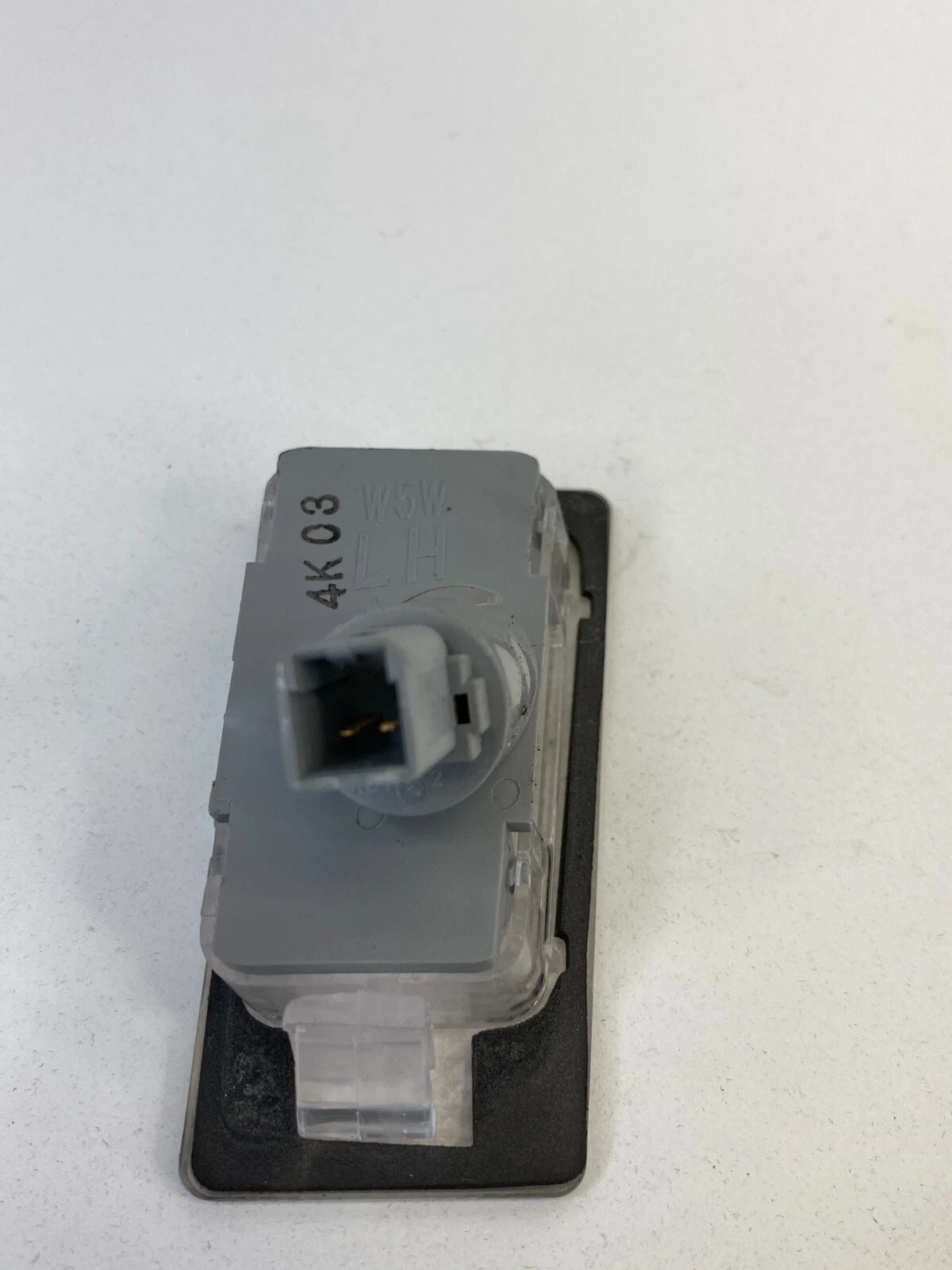 2011-2016 HYUNDAI ELANTRA REAR LEFT TRUNK LICENSE LIGHT LAMP PLATE 92501-1M4 OEM