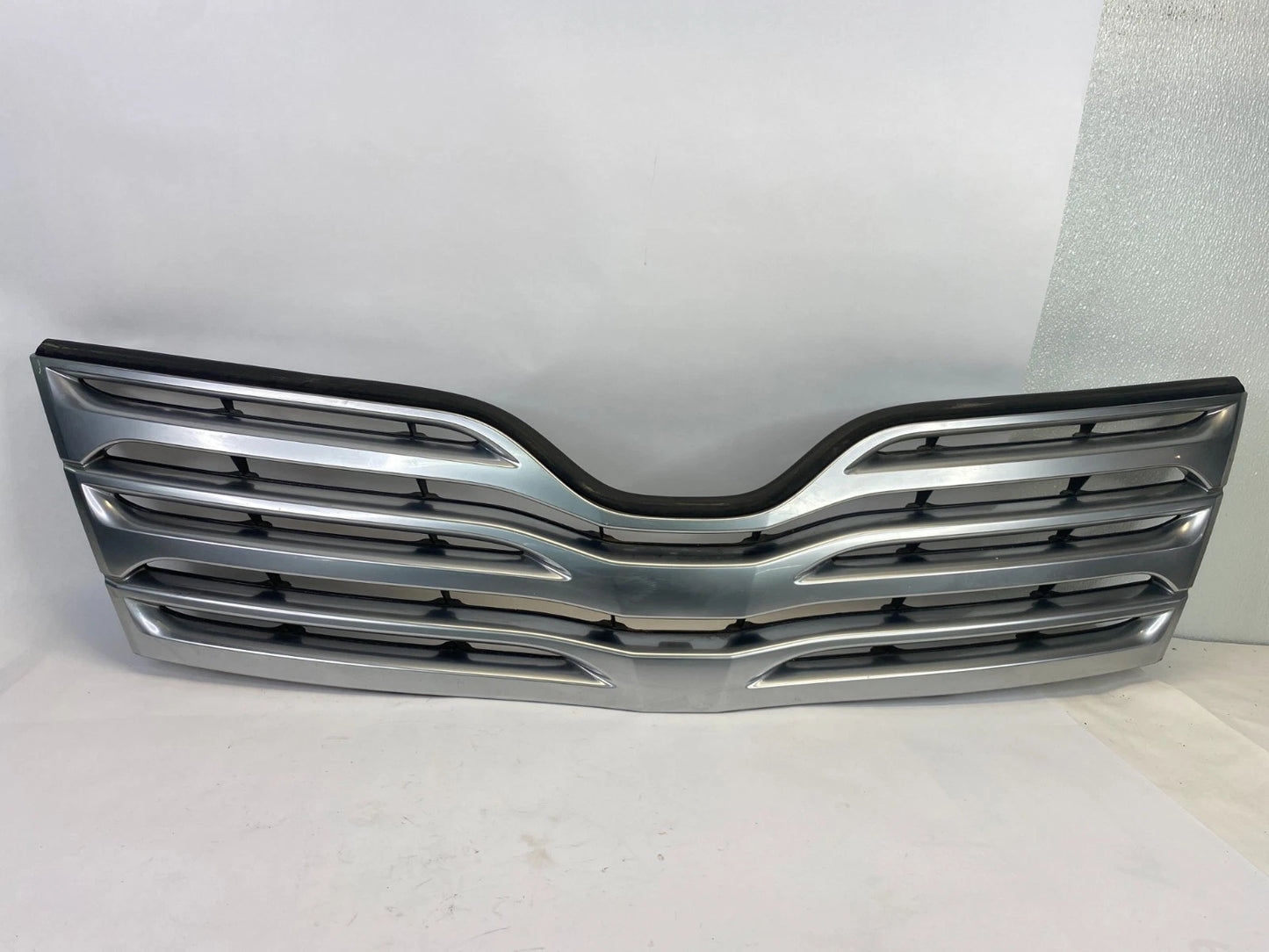 2009 2010 2011 2012 TOYOTA VENZA FRONT UPPER GRILLE GRILL 53111-0T010B OEM