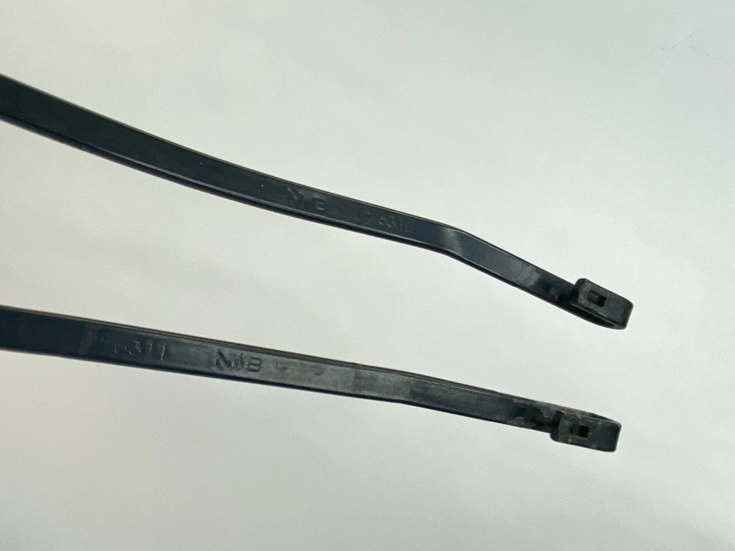 2001-2005 HONDA CIVIC FRONT LEFT & RIGHT WINDSHIELD WIPER ARM PAIR SET OEM
