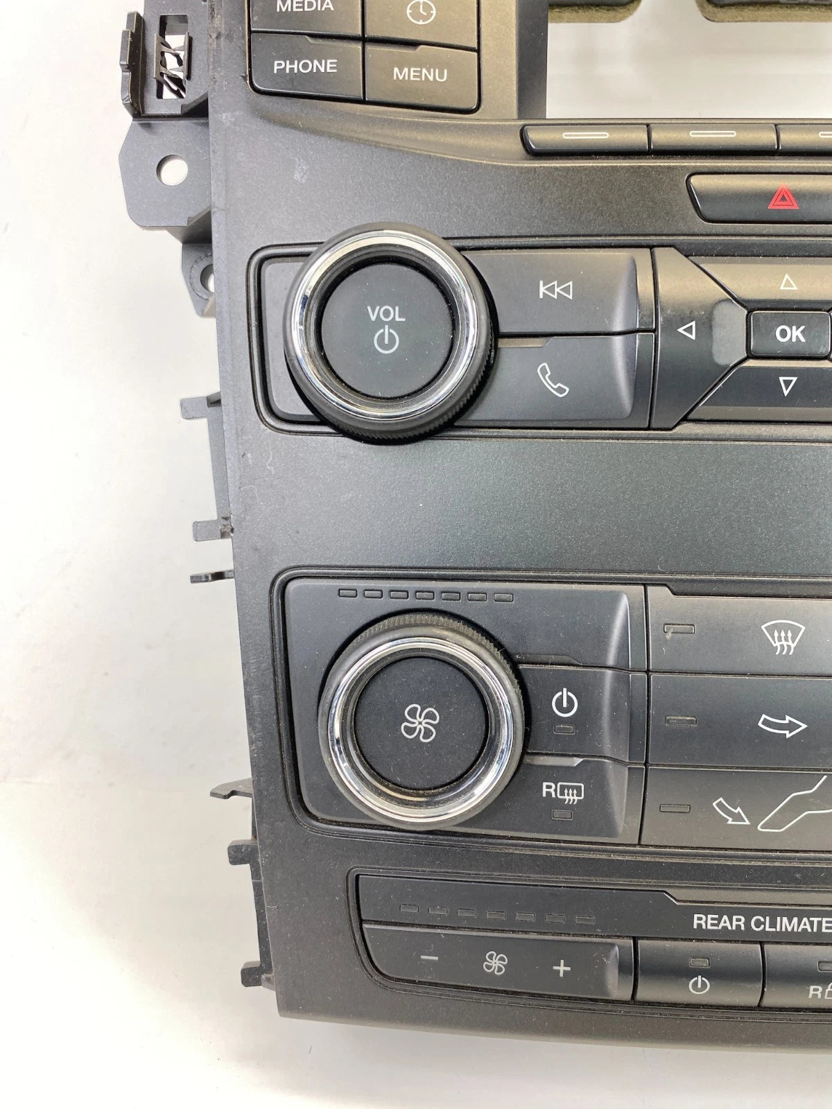 18 19 FORD EXPLORER RADIO & CLIMATE CONTROL TRIM BEZEL W/AIR VENT JB5T-18A802-LB