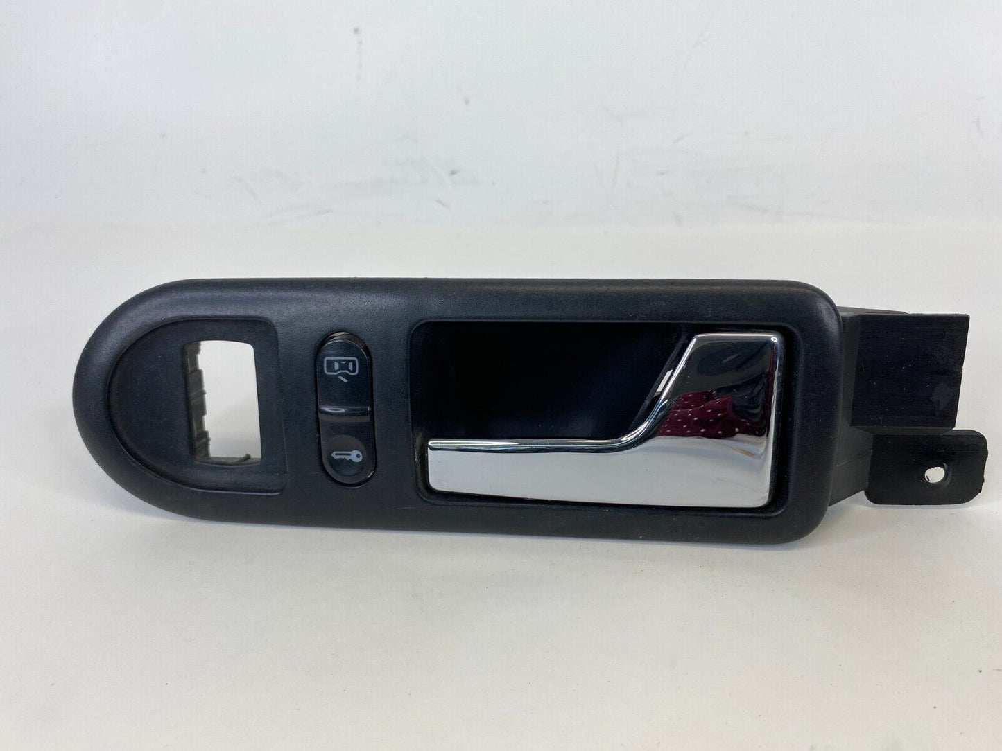 99-05 Volkswagen Jetta Front Right Inner Door Handle w/ Lock Switch 1J1-837-114