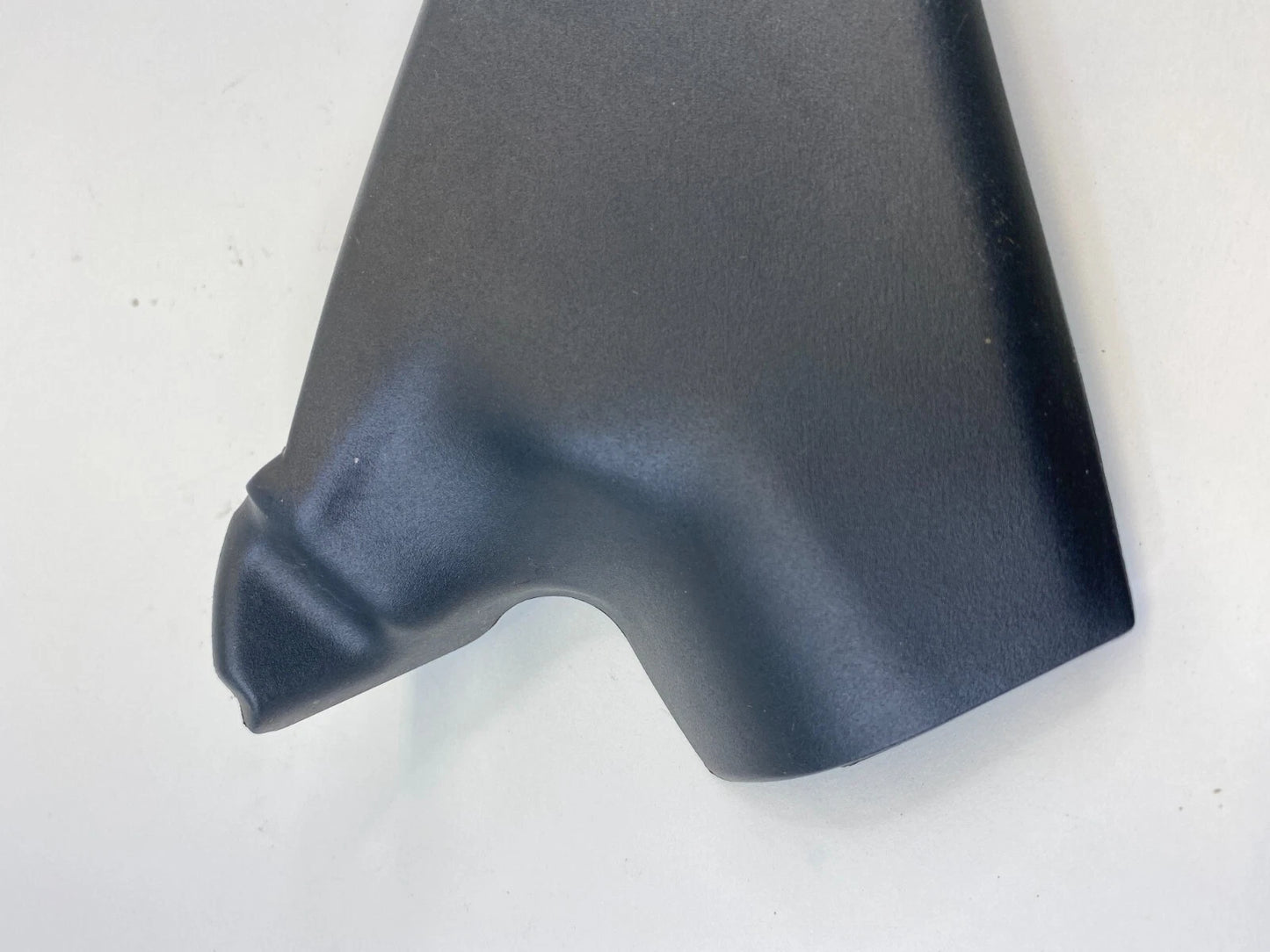 06-13 AUDI A3 FRONT RIGHT SIDE INTERIOR DOOR CORNER COVER TRIM 8P4-858-706A OEM