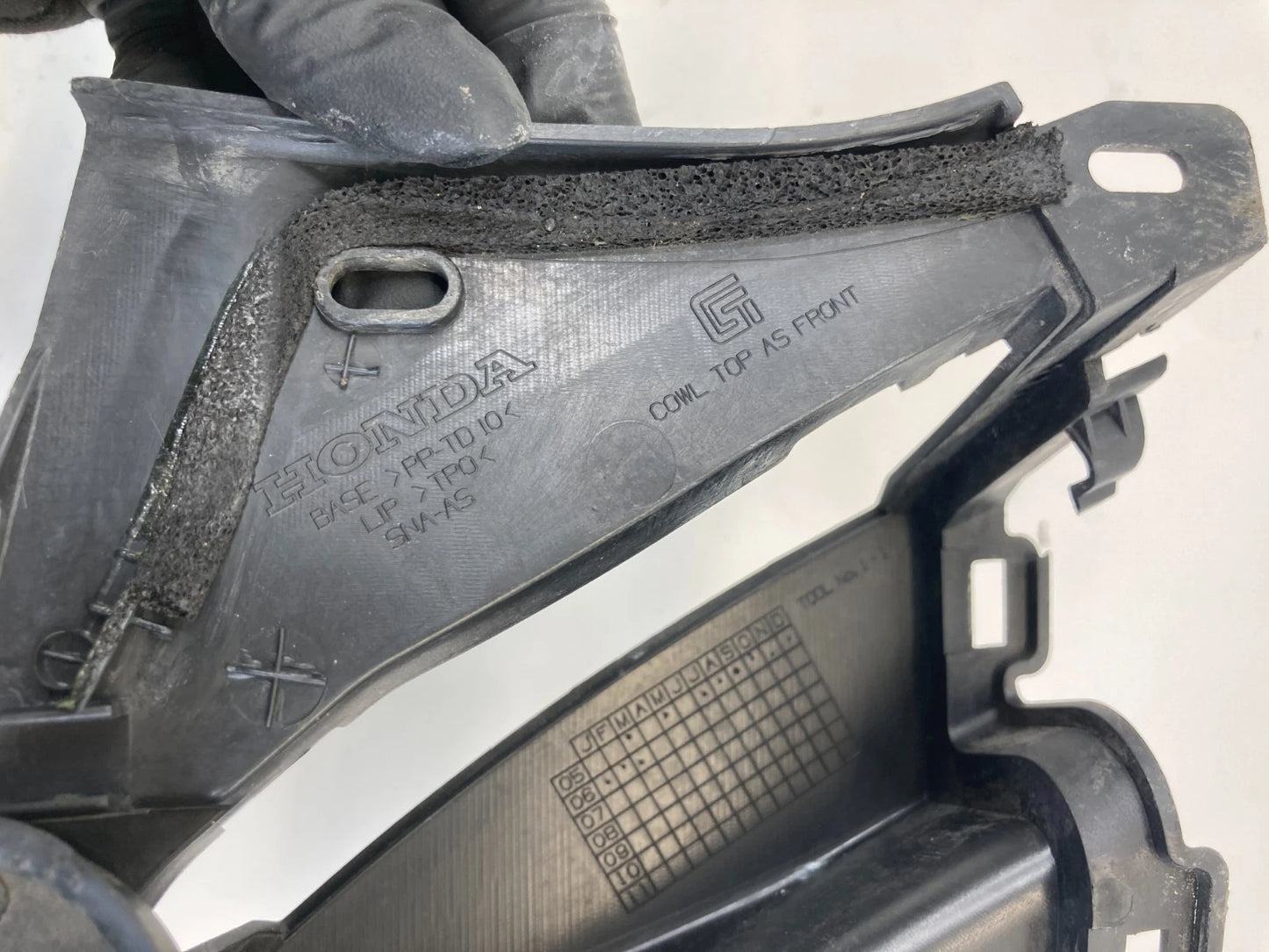 2006-2011 Honda Civic Sedan Front Right Windshield Cowl End Cap Cover OEM