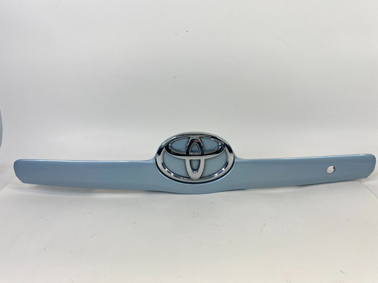 07-11 Toyota Camry Sedan Rear Trunk Lid Molding Trim Panel W/ Emblem 7680106120G