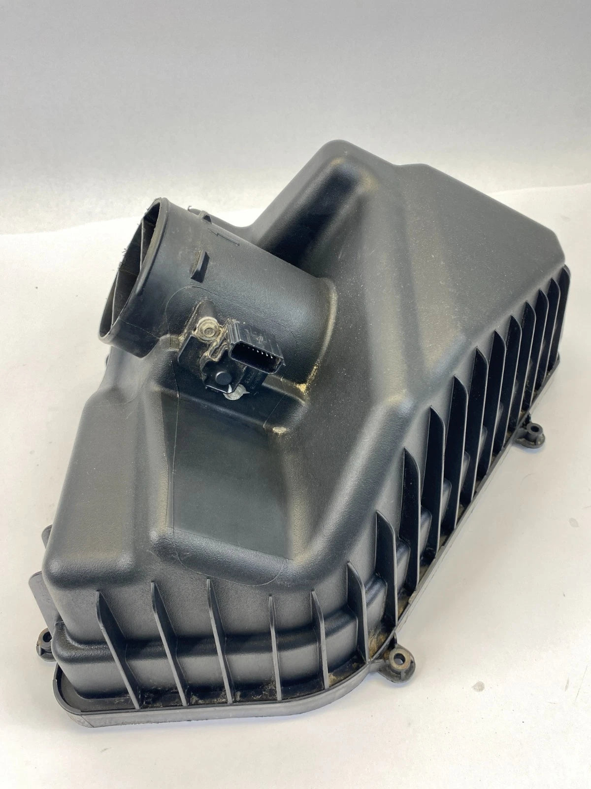 2009-2017 CHEVROLET TRAVERSE ENGINE AIR CLEANER FILTER INTAKE BOX COVER TOP OEM