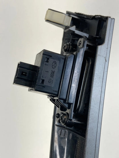 09 10 HYUNDAI SONATA CENTER CONSOLE RIGHT SIDE HEATED SEAT SWITCH W/ BEZEL OEM
