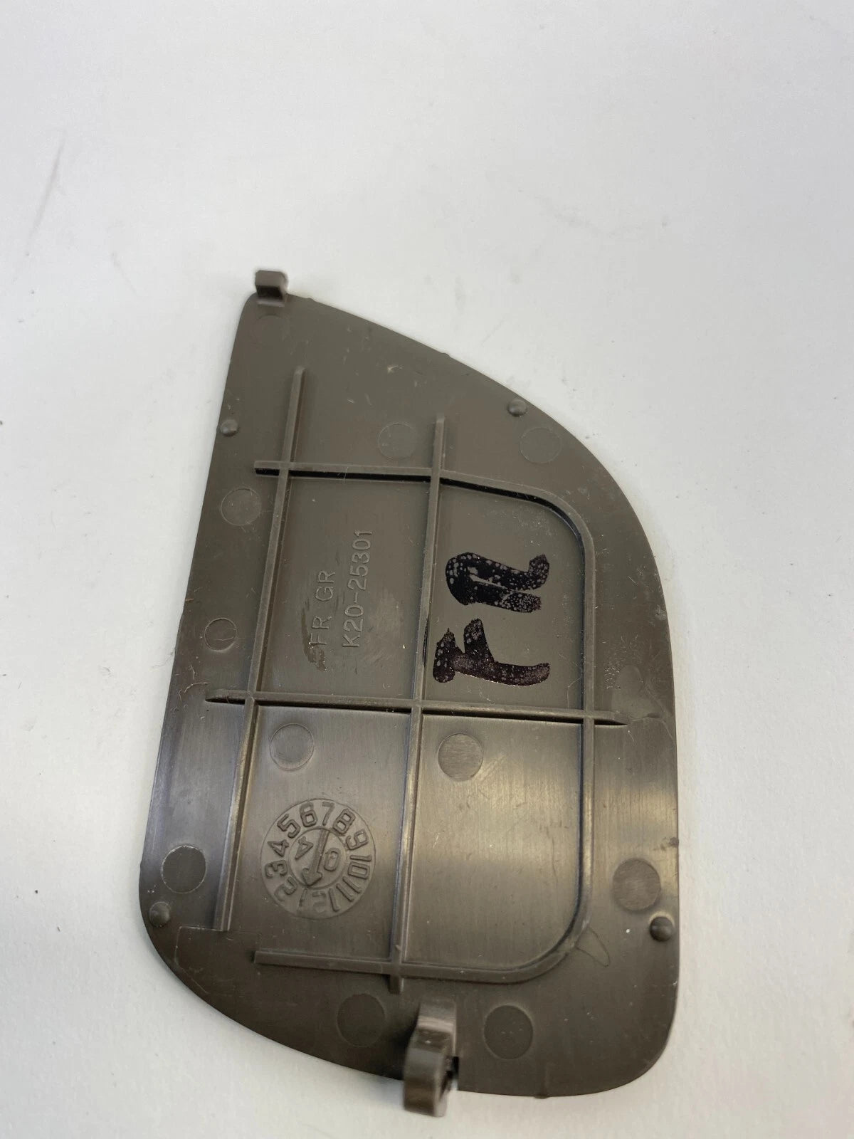 03-07 HONDA ACCORD FRONT RIGHT INNER DOOR HANDLE PANEL SCREW COVER K20-25301 OEM