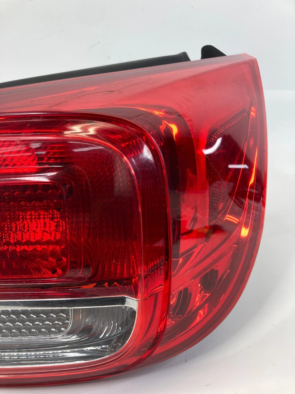 2013-2015 CHEVROLET MALIBU REAR RIGHT TAIL LIGHT LAMP OUTER TAILLIGHT LAMP OEM