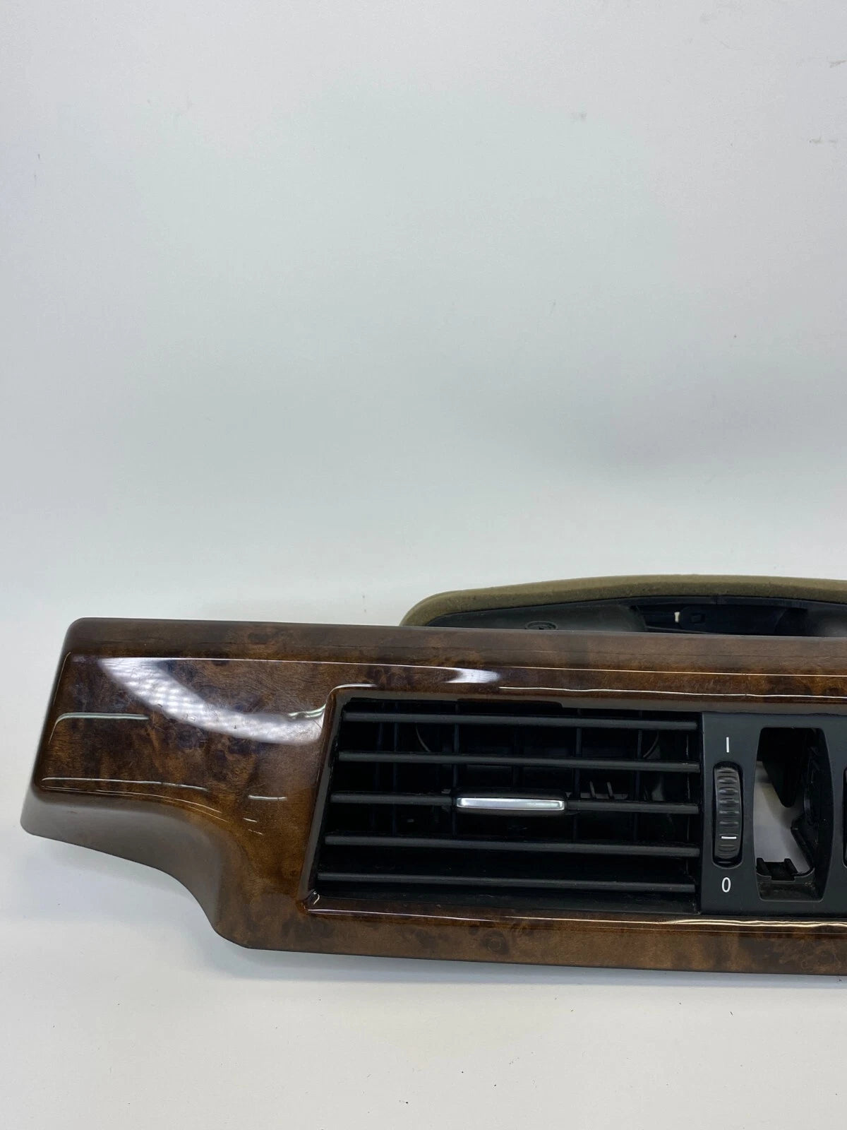 09 10 BMW 535i XDRIVE 08-10 535i CENTER DASH TRIM MOLDING BEZEL W/ AIR VENT OEM