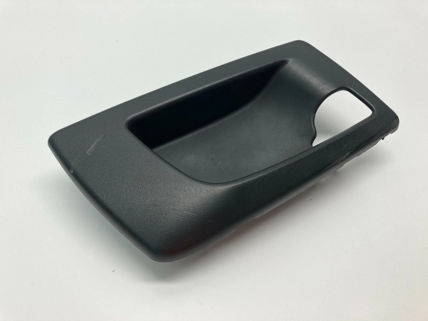 2003-2007 CADILLAC CTS REAR RIGHT SIDE INNER DOOR HANDLE BEZEL COVER 25752964