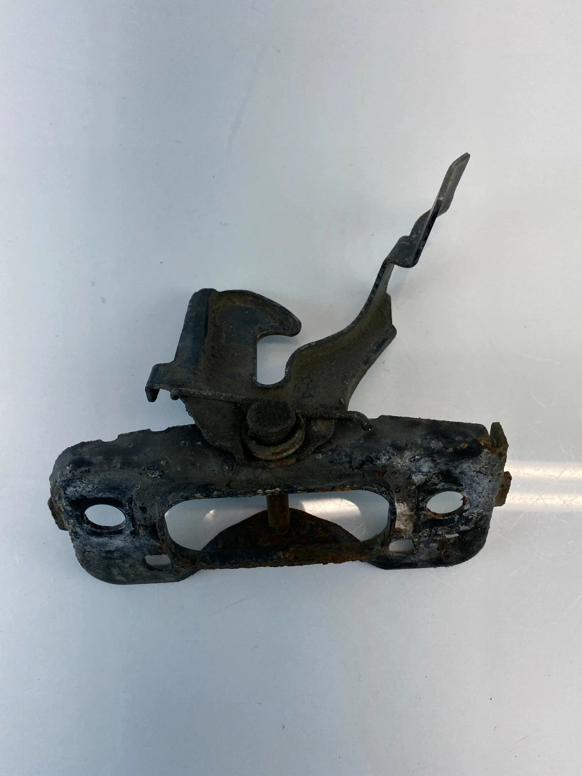 2008 2009 2010 2011 CHRYSLER TOWN & COUNTRY HOOD LOCK LATCH STRIKER ASSY OEM