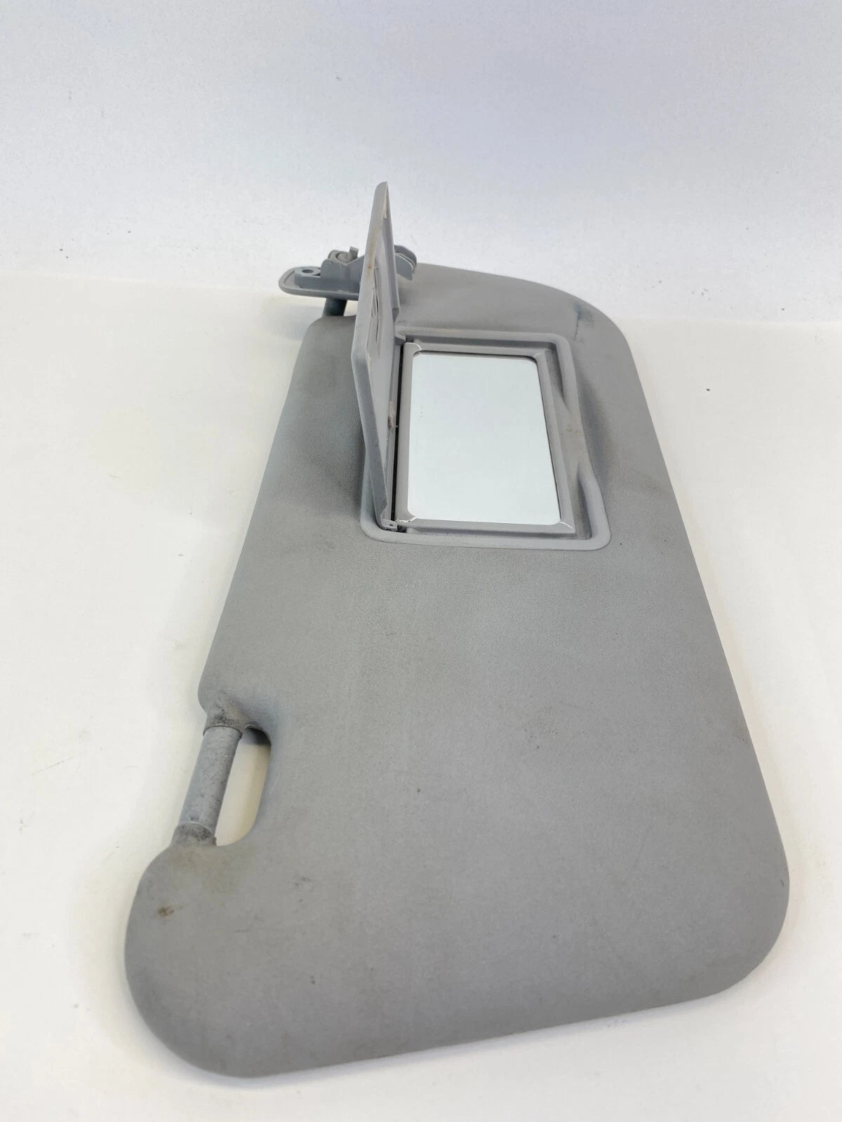 2004-2008 MAZDA 3 HATCHBACK W SUNROOF RIGHT PASSENGER SIDE SUNVISOR SUN VISOR
