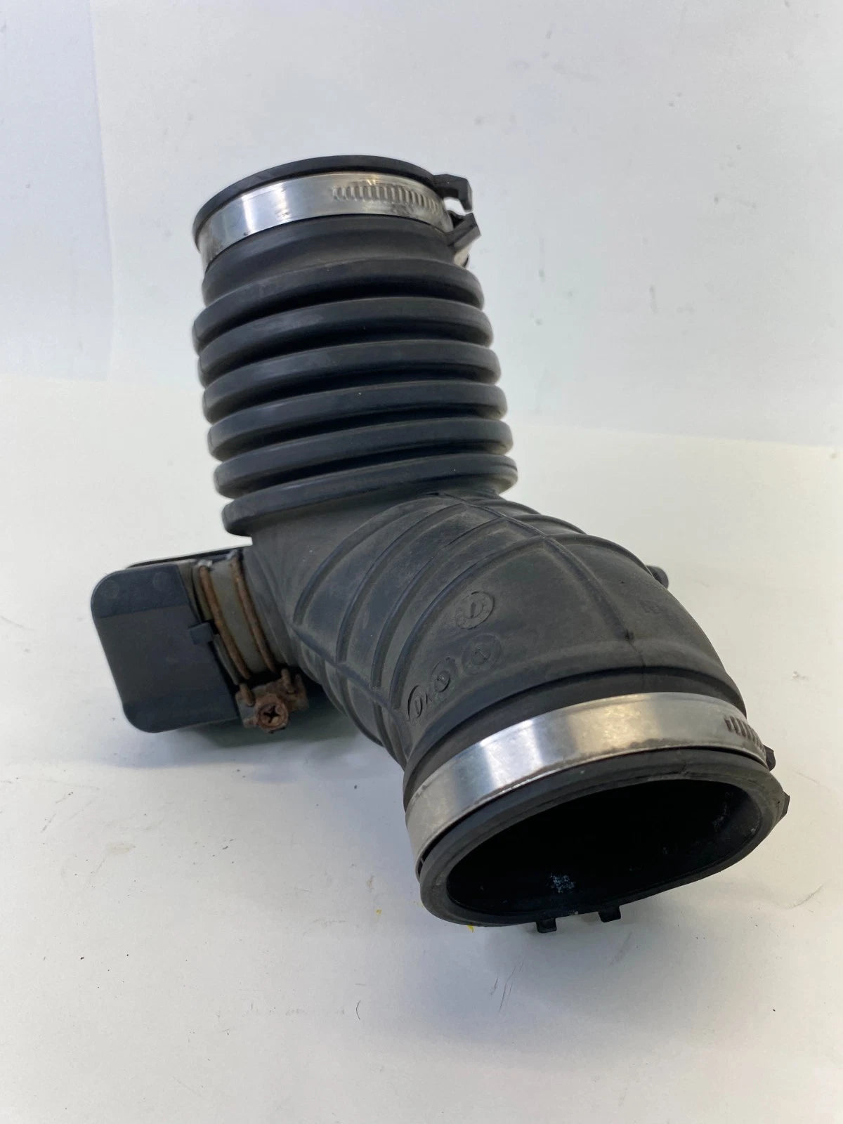 2017-2020 HYUNDAI ELANTRA 2.0L AIR CLEANER INTAKE DUCT HOSE TUBE 28140-F2400 OEM