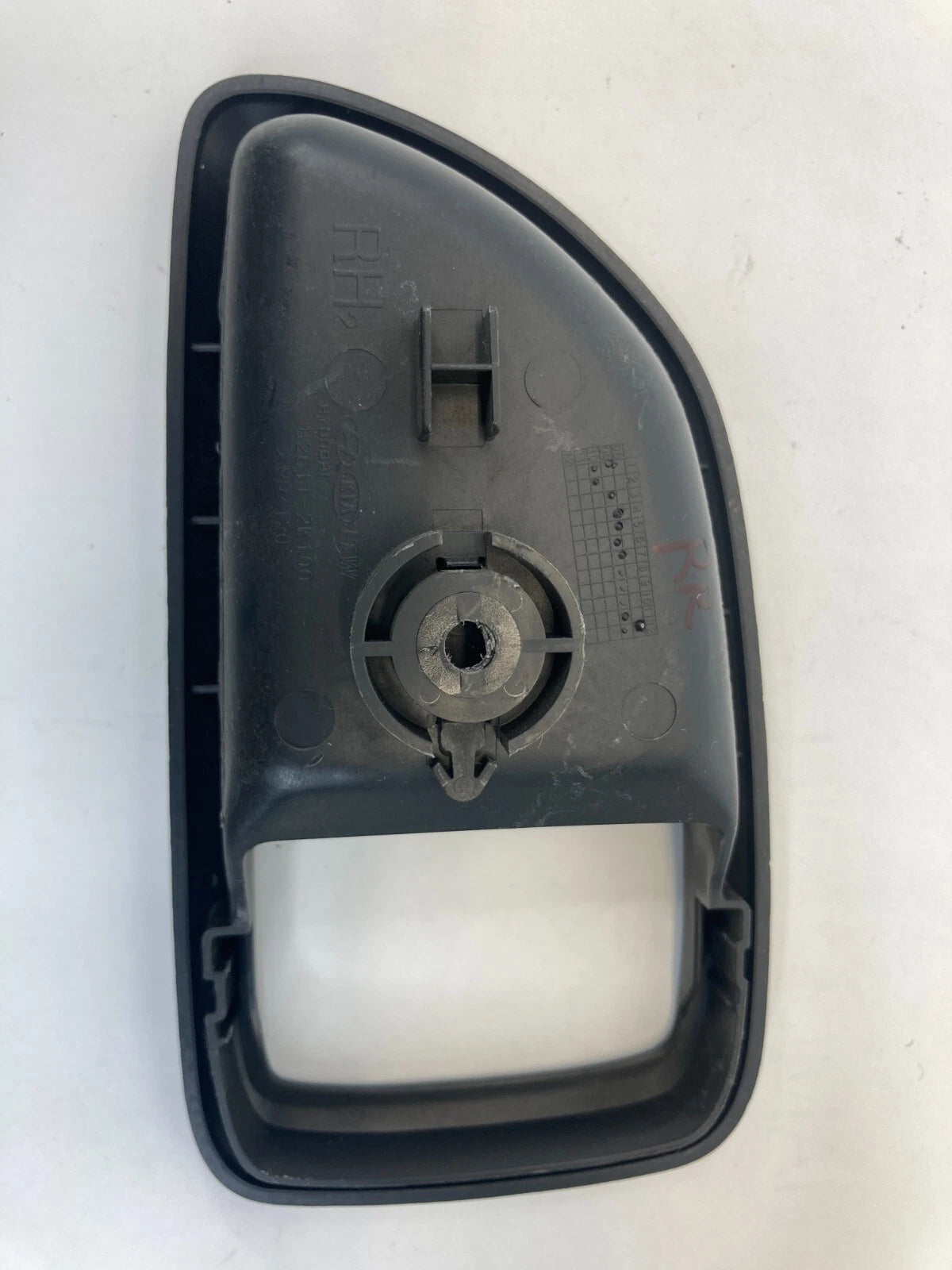 10-13 KIA SOUL REAR RIGHT SIDE INNER DOOR HANDLE COVER BEZEL TRIM 82611-2K100