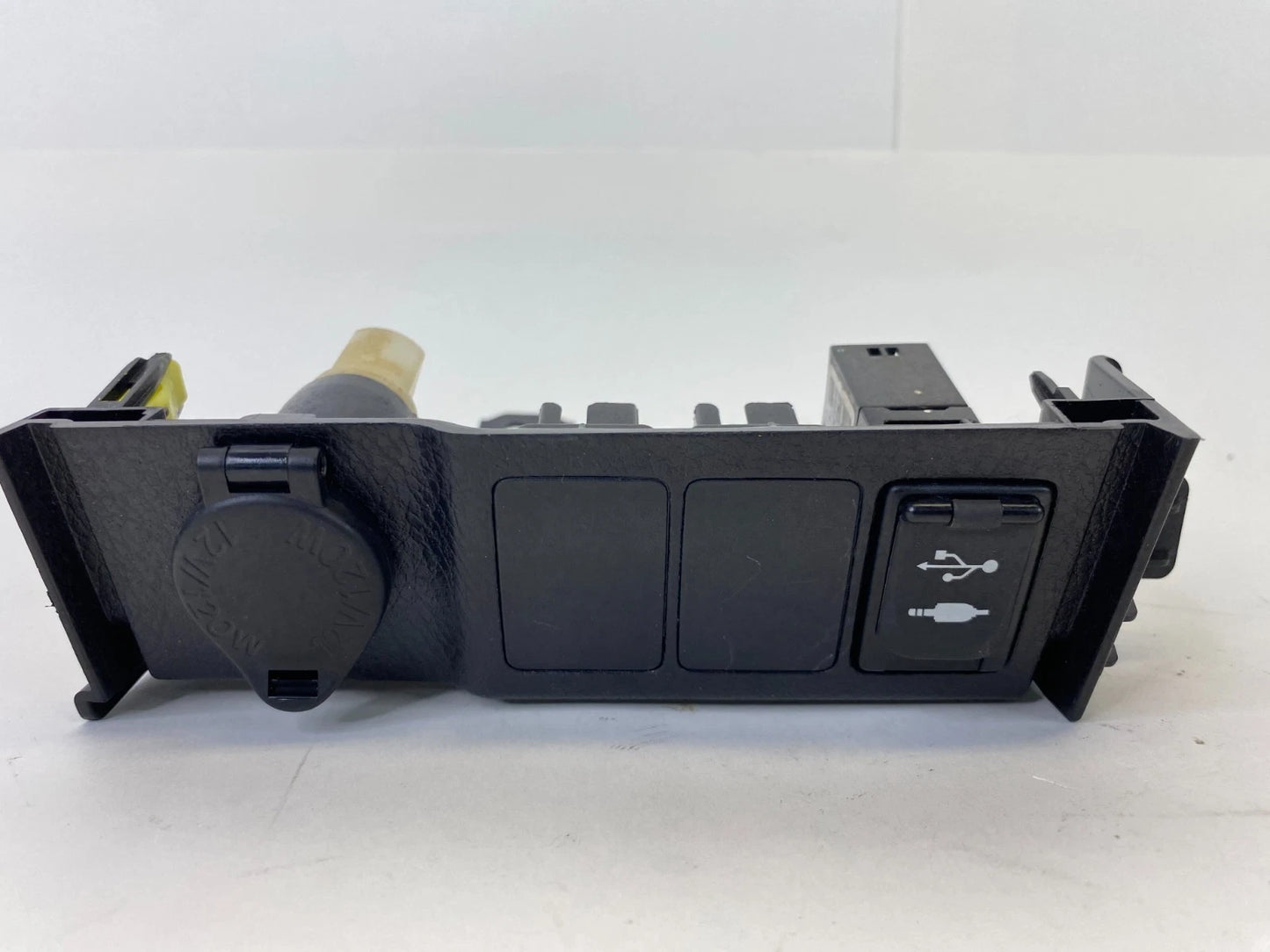 2014-2019 TOYOTA COROLLA DASH PANEL POWER OUTLET USB JACK SOCKET 86190-0R010 OEM