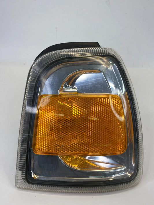 06-11 FORD RANGER FRONT RIGHT PASSENGE SIDE TURN SIGNAL LIGHT LAMP 1L5X-15A424-A