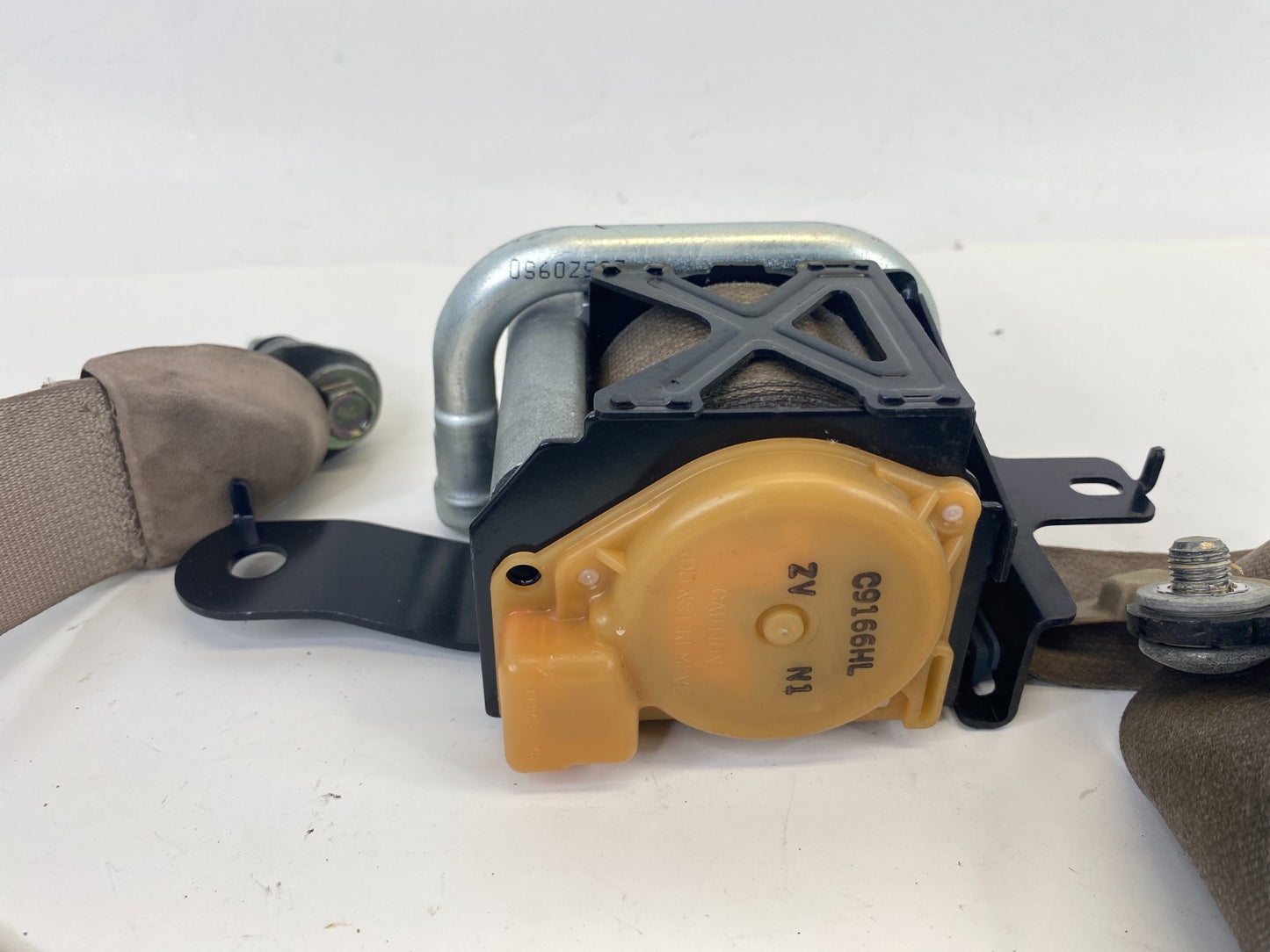 2005-2007 Kia Sportage Front Left Driver Side Seat Belt Retractor 88810-1F500