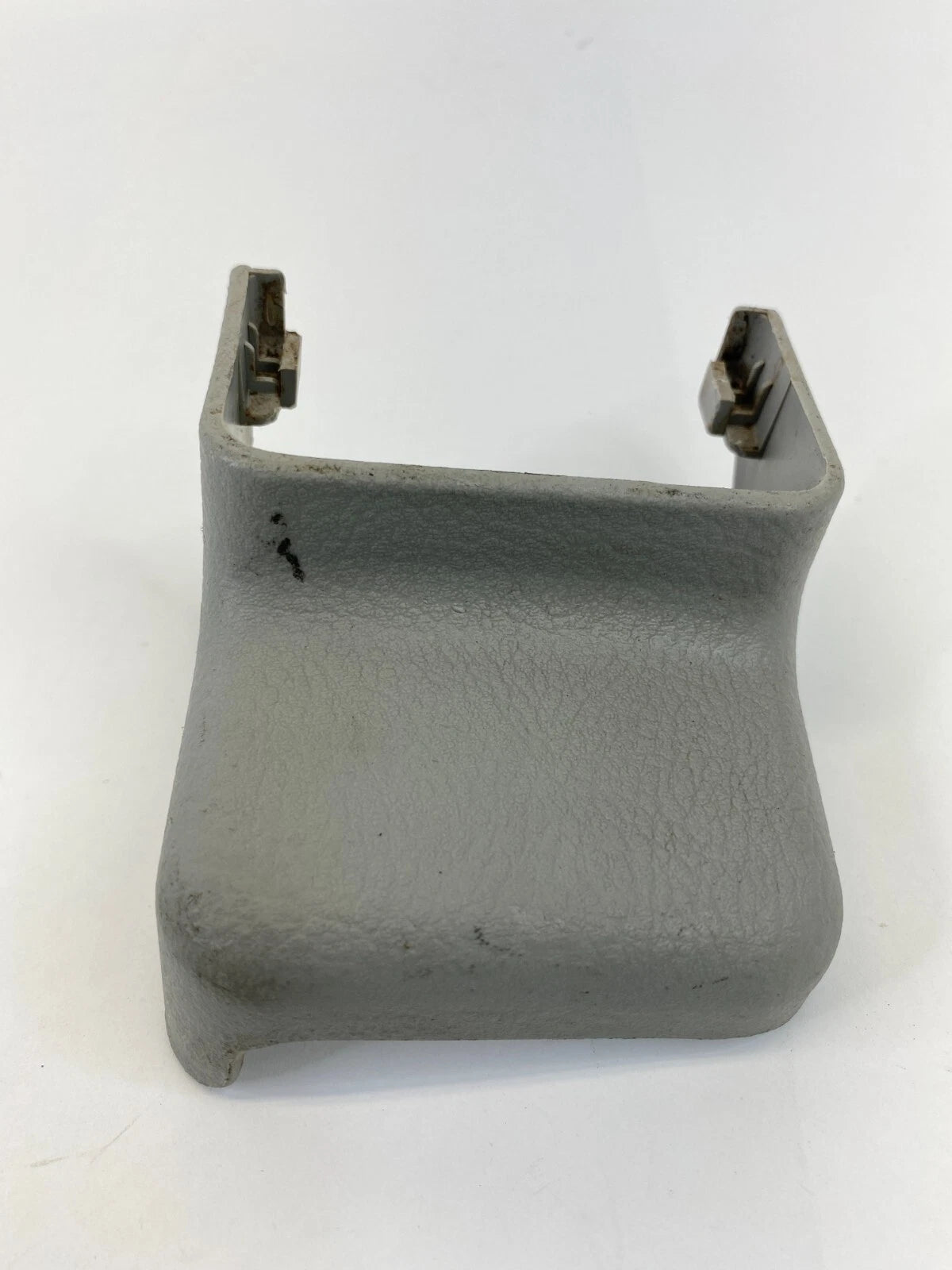 2004-2006 KIA SPECTRA FRONT RIGHT PASSENGER SEAT RAIL TRACK COVER GRAY UNIT OEM