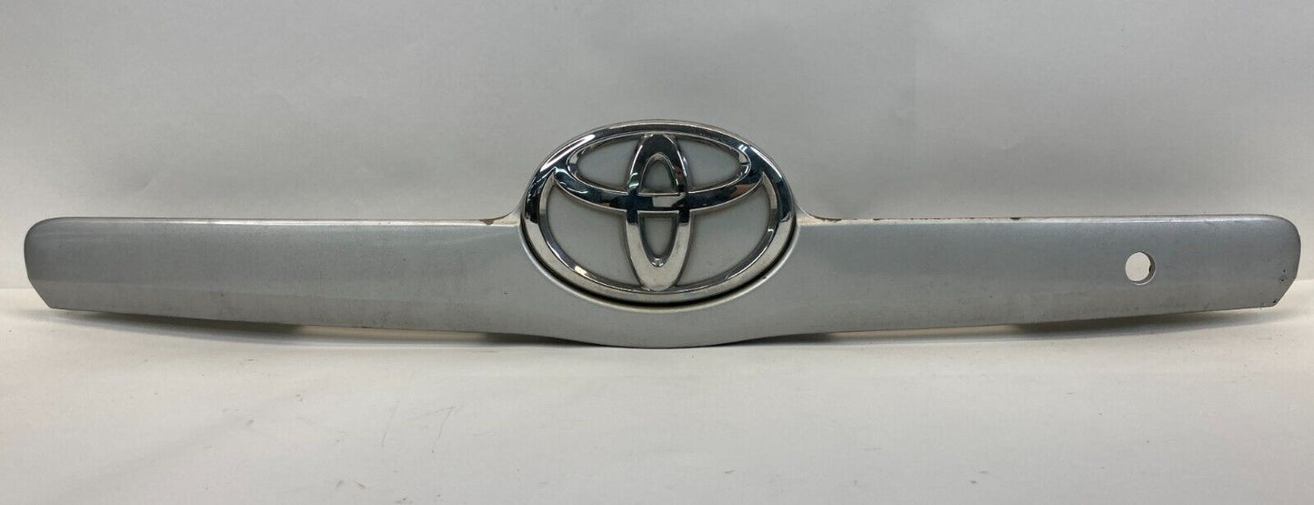 2007-2011 Toyota Camry Sedan Rear Trunk Lid Molding Panel Garnish W/ Emblem OEM