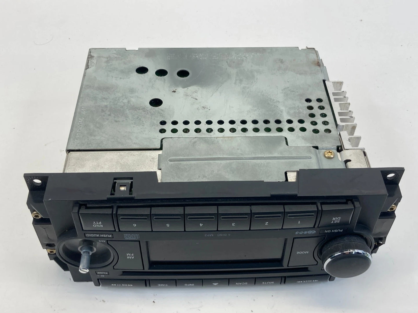 2005-2007 JEEP GRAND CHEROKEE STEREO RADIO AM/FM CD PLAYER UNIT 05064072AD