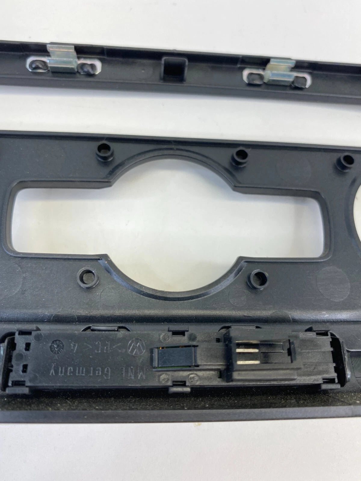 2014 2015 VOLKSWAGEN PASSAT DASH RADIO CLIMATE CONTROL BEZEL COVER 561857212D