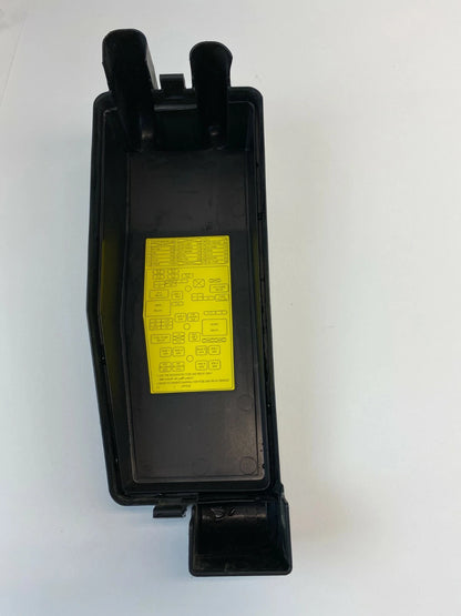 2007 2008 HYUNDAI ENTOURAGE ENGINE FUSE RELAY BOX UPPER COVER JUNCTION BLOCK OEM