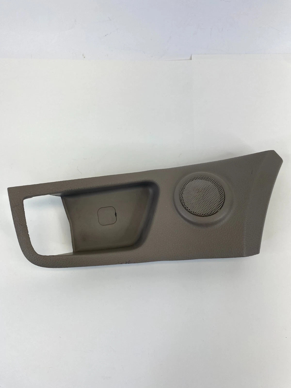 2005-2010 KIA SPORTAGE FRONT LEFT INSIDE DOOR HANDLE TRIM BEZEL 83611-1F010