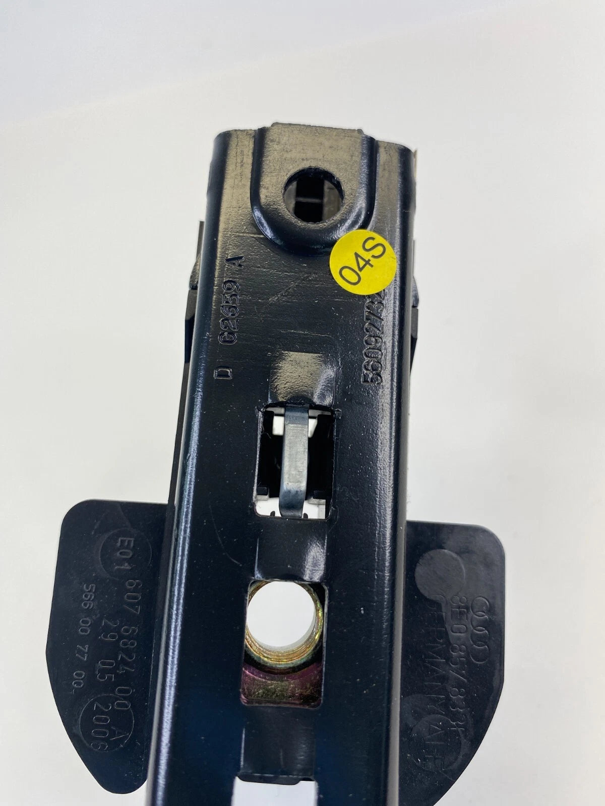 2005-2011 AUDI A6 FR RH SEAT BELT HEIGHT ADJUSTER SLIDER FACTORY 8E0857833E OEM