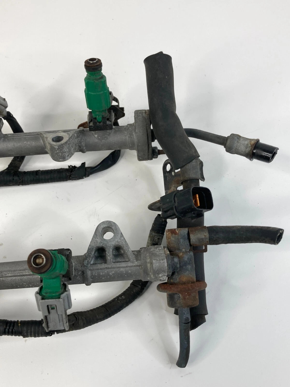 2002-2005 HYUNDAI SONATA 2.7L V6 FUEL INJECTORS WITH DELIVERY RAIL SET OEM