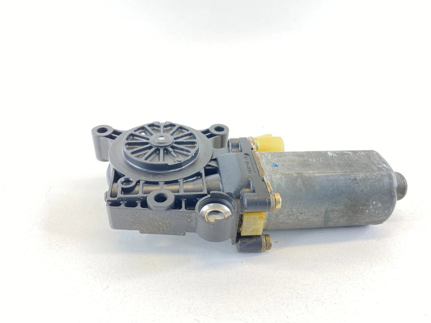 00-05 CHEVROLET IMPALA FRONT RIGHT PASSENGER SIDE DOOR WINDOW MOTOR CM090940B