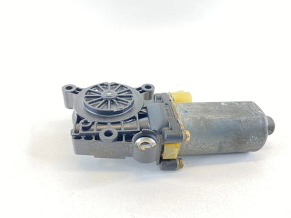 00-05 CHEVROLET IMPALA FRONT RIGHT PASSENGER SIDE DOOR WINDOW MOTOR CM090940B
