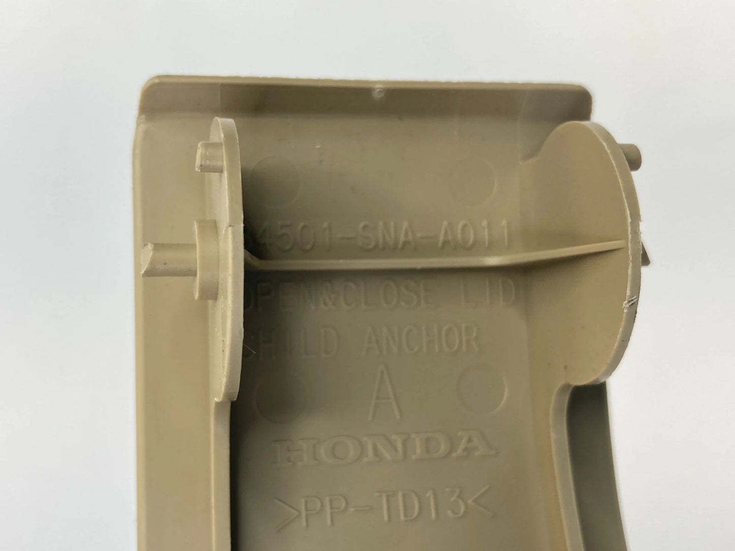 06-11 HONDA CIVIC REAR DECK LID CHILD SEAT RESTRAINT ANCHOR COVER 84501-SNA-A011