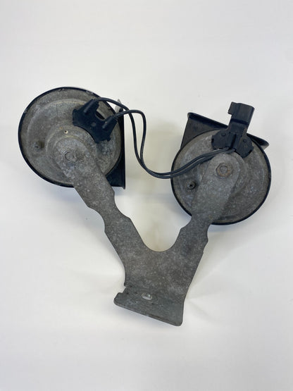 2011-2017 Buick Regal High & Low Tone Note Signal Alarm Horn Pair E355306 OEM