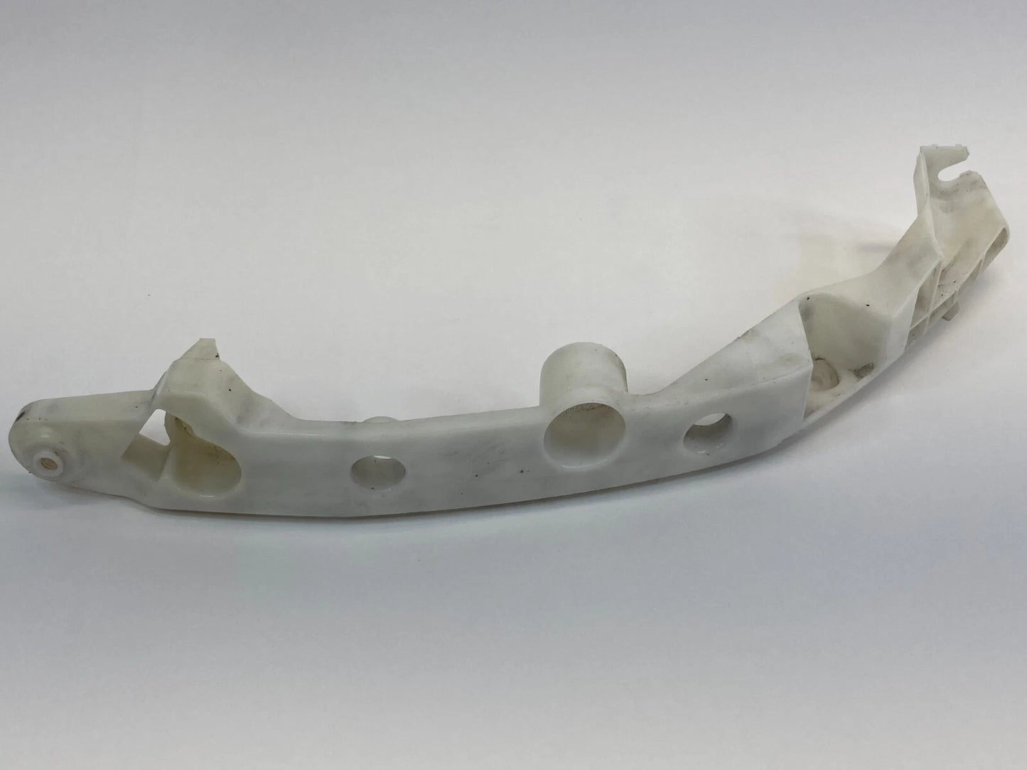 2011-2014 NISSAN JUKE SUV FRONT LEFT BUMPER BRACKET SIDE RETAINER 62223-1KA0A