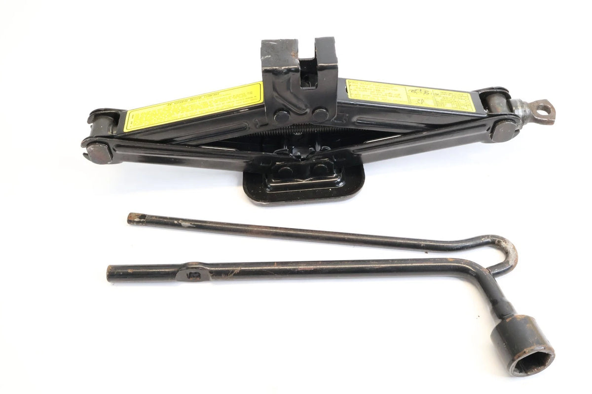 2009-2012 HYUNDAI ELANTRA SPARE TIRE EMERGENCY SCISSOR JACK TOOL KIT 09110-2H000