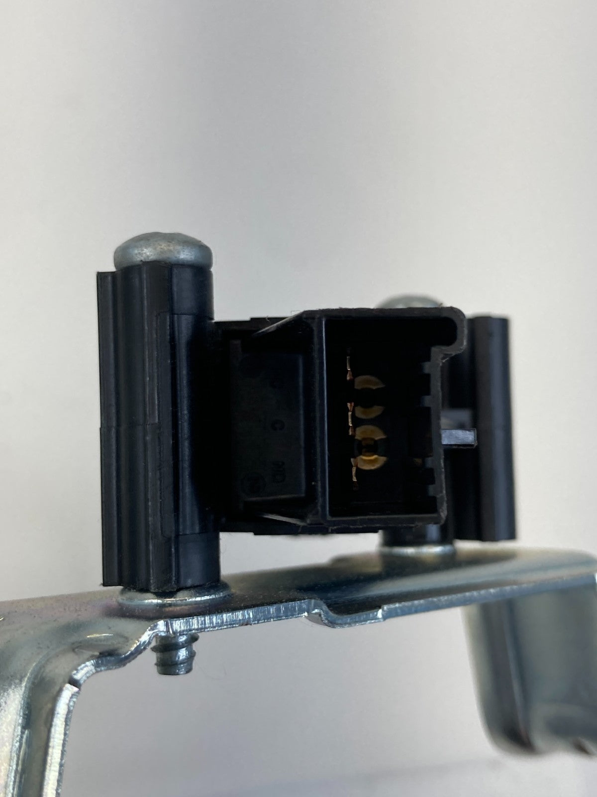 2008-2012 Ford Escape First Inertia Fuel Pump Shut-Off Switch Button 5L8T9D362AB