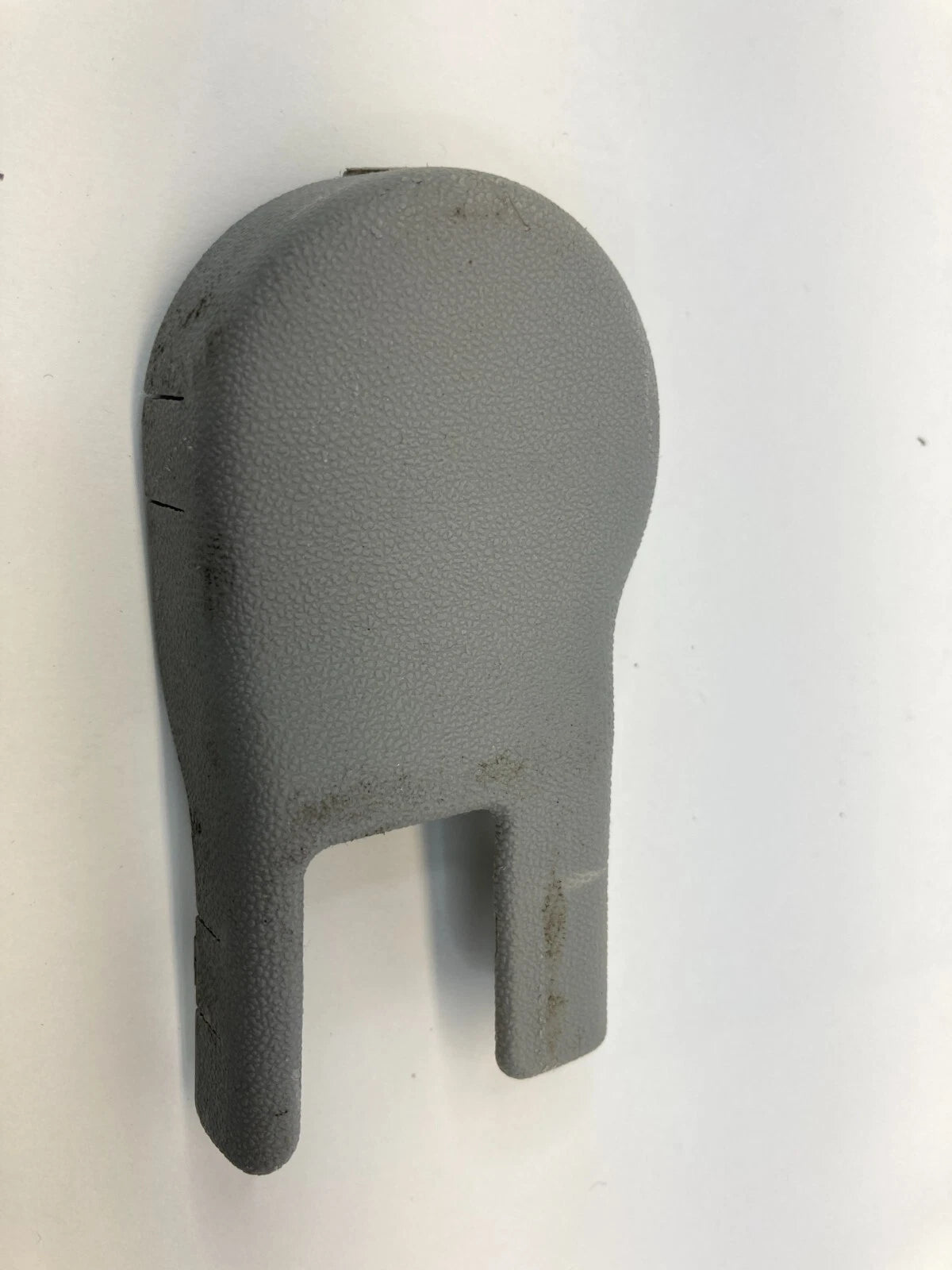 06-09 HYUNDAI ACCENT FRONT LEFT DRIVER SEAT REAR TRACK END COVER 88565-1E000 OEM