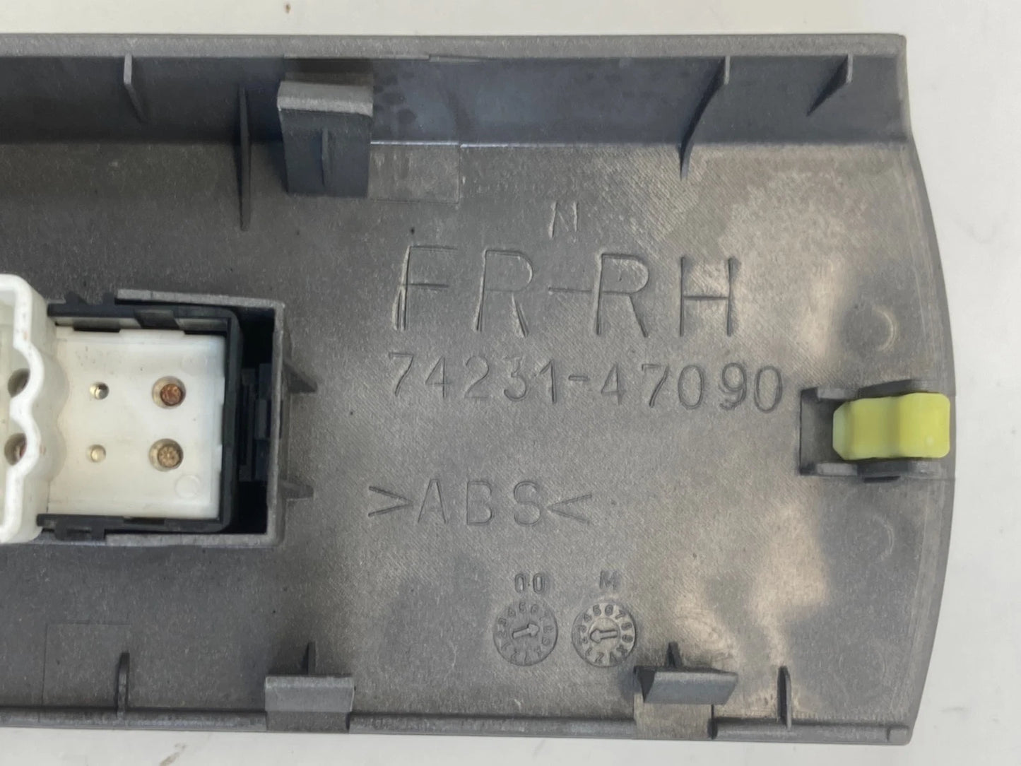 2004-2009 TOYOTA PRIUS FRONT RIGHT PASSENGER SIDE DOOR WINDOW SWITCH BEZEL OEM