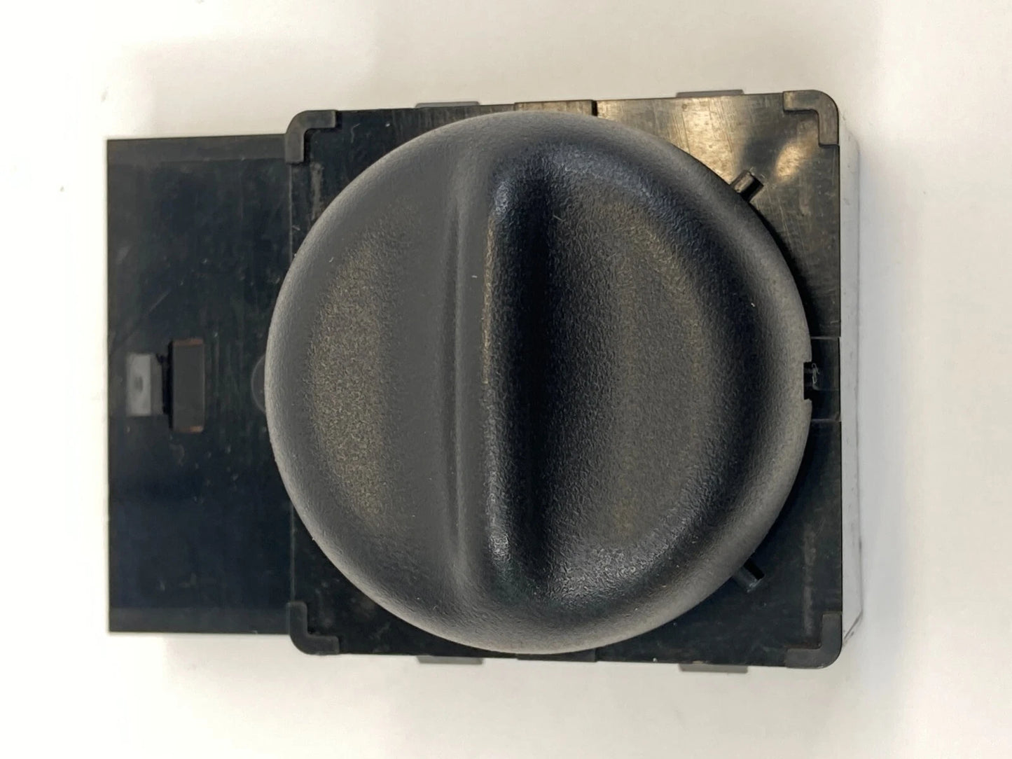 2009-2012 GMC ACADIA FRONT LEFT SIDE SEAT LUMBAR CONTROL SWITCH 25948854 OEM