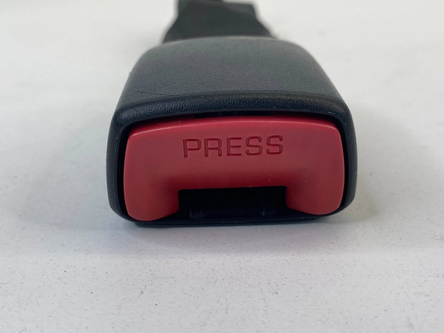 08-14 MITSUBISHI LANCER REAR CENTER SEAT BELT RECEIVER BUCKLE CONNECTOR E034501
