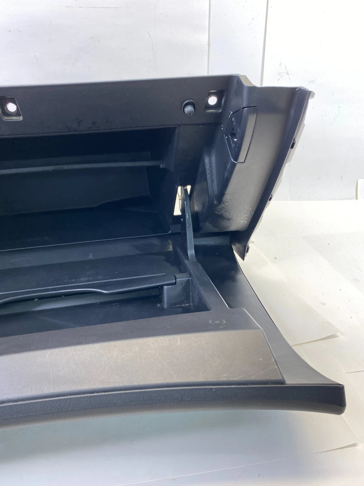 2013-2020 NISSAN PATHFINDER GLOVE BOX STORAGE COMPARTMENT ASSEMBLY W/LATCH OEM