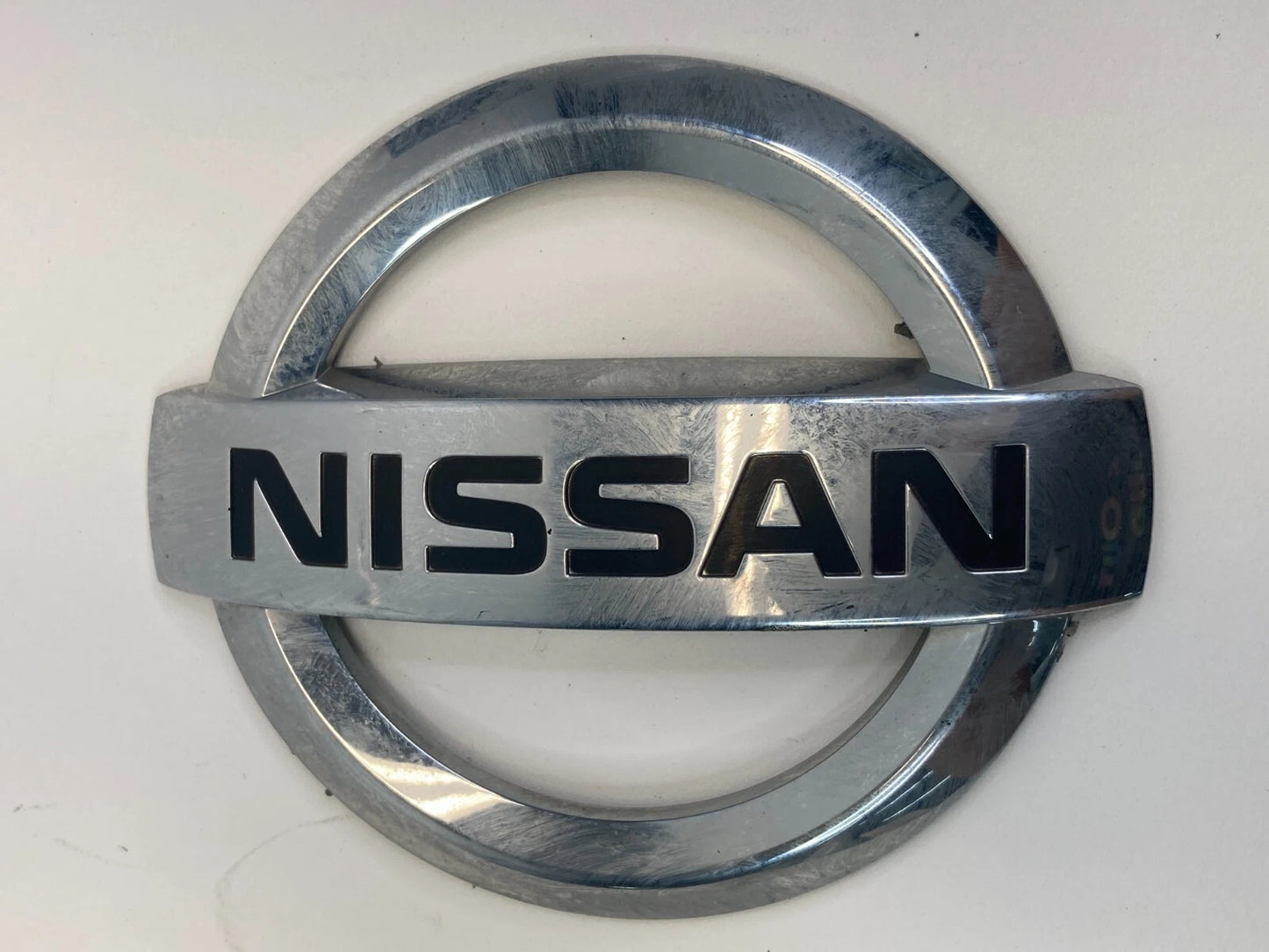 08-13 NISSAN ROGUE REAR TAILGATE EMBLEM BADGE LOGO CHROME 84890-JM00A OEM