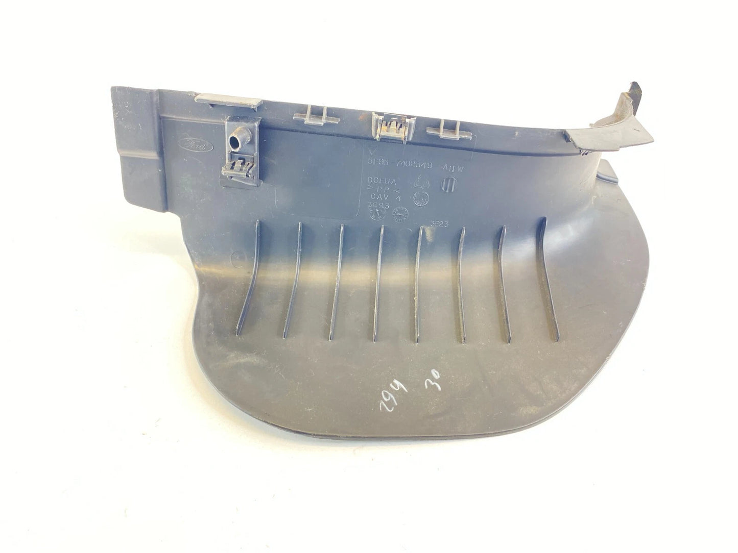 2005 2006 2007 FORD FIVE HUNDRED FRONT LEFT LOWER KICK PLATE PANEL TRIM BEZEL