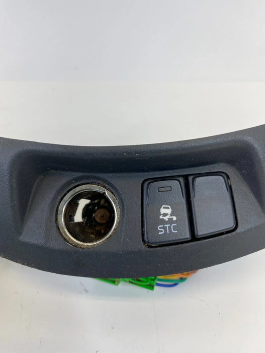 04-07 VOLVO S40 CENTER CONSOLE TRACTION SWITCH POWER OUTLET W/ BEZEL 8685380 OEM