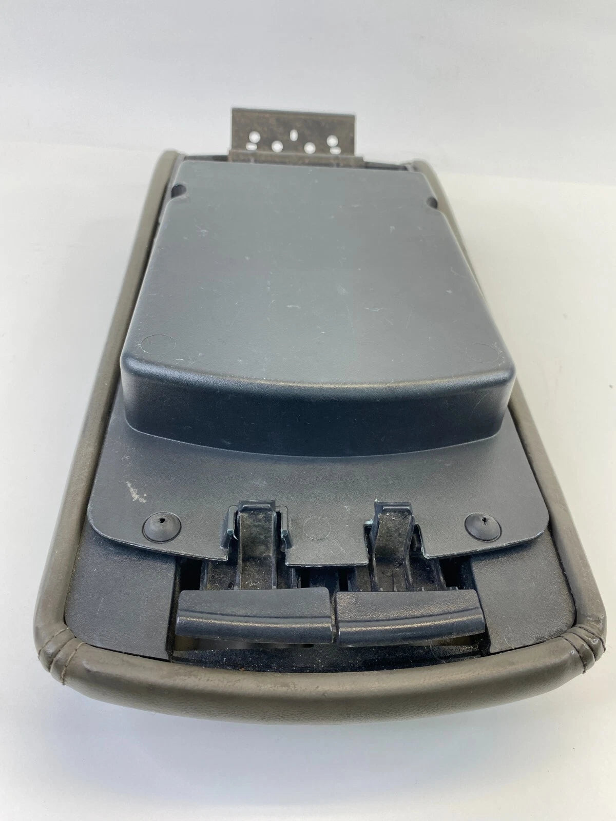 08 09 10 CHRYSLER 300 CHARGER CENTER CONSOLE LID ARMREST STORAGE COMPARTMENT OEM