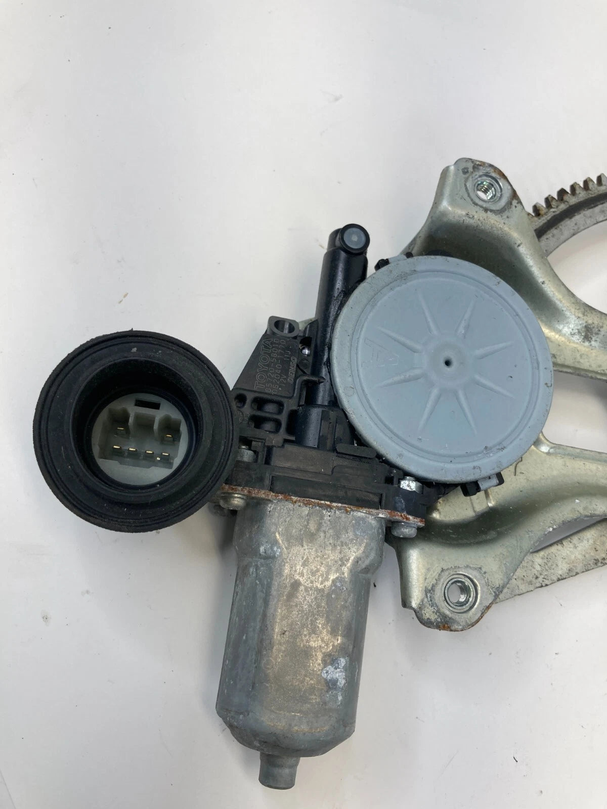 2006-2008 LEXUS IS250 POWER WINDOW MOTOR REGULATOR FRONT DRIVERS OEM 85720-58010
