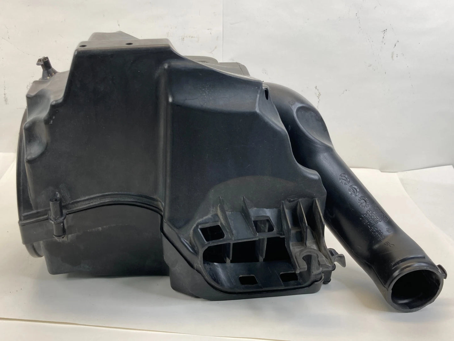 2013-2016 FORD ESCAPE 2.0L AIR INTAKE CLEANER FILTER BOX ASSEMBLY CV61-9600-AF